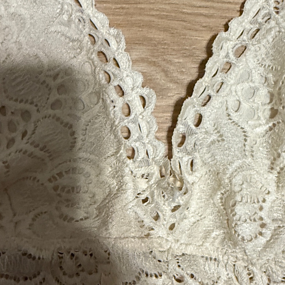 Elegant Lace Halter Bralette - Cream - Picture 4 of 6